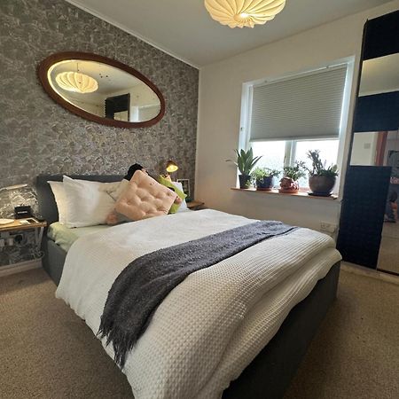Private Room In A Stylish Flat Londra Exterior foto