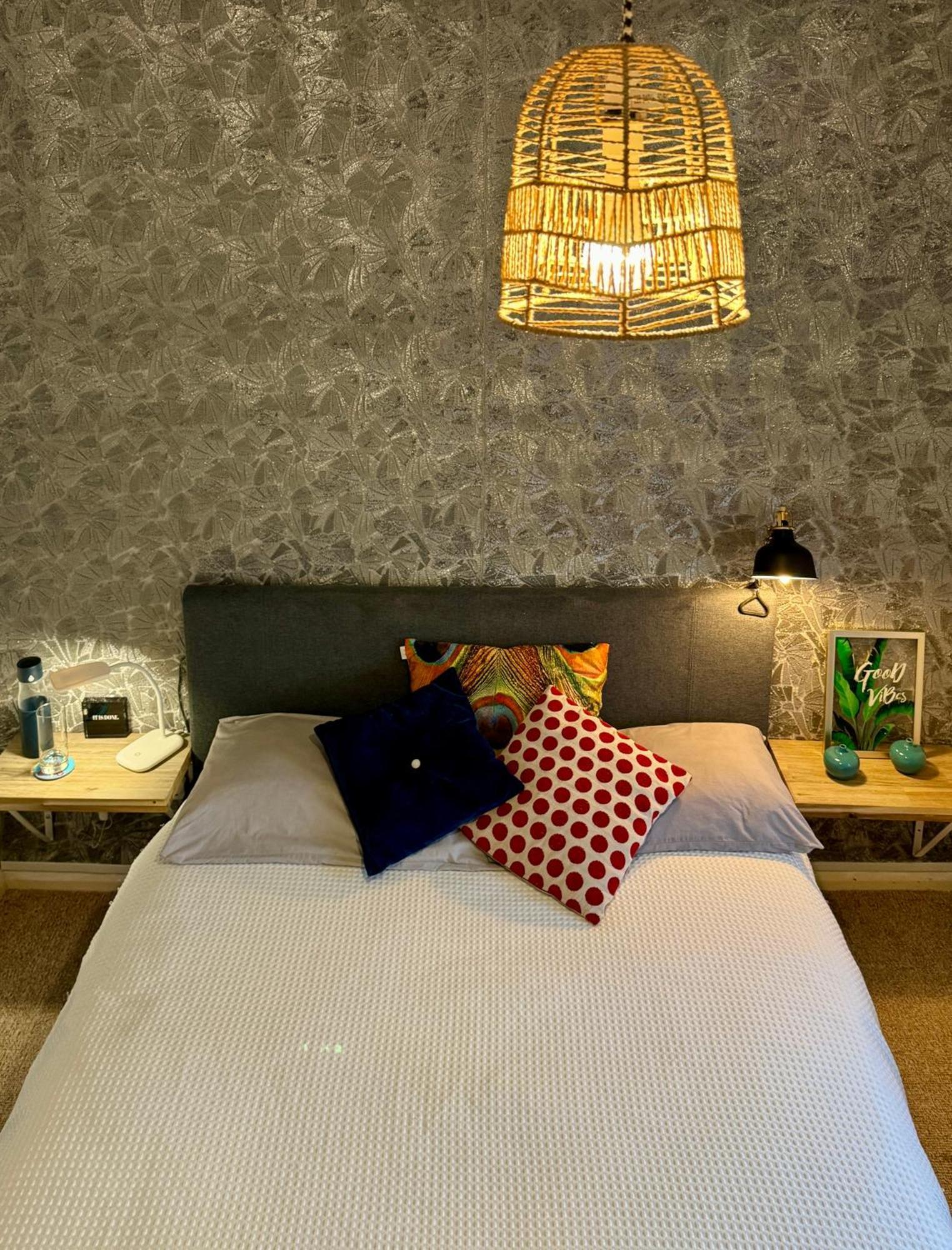 Private Room In A Stylish Flat Londra Exterior foto